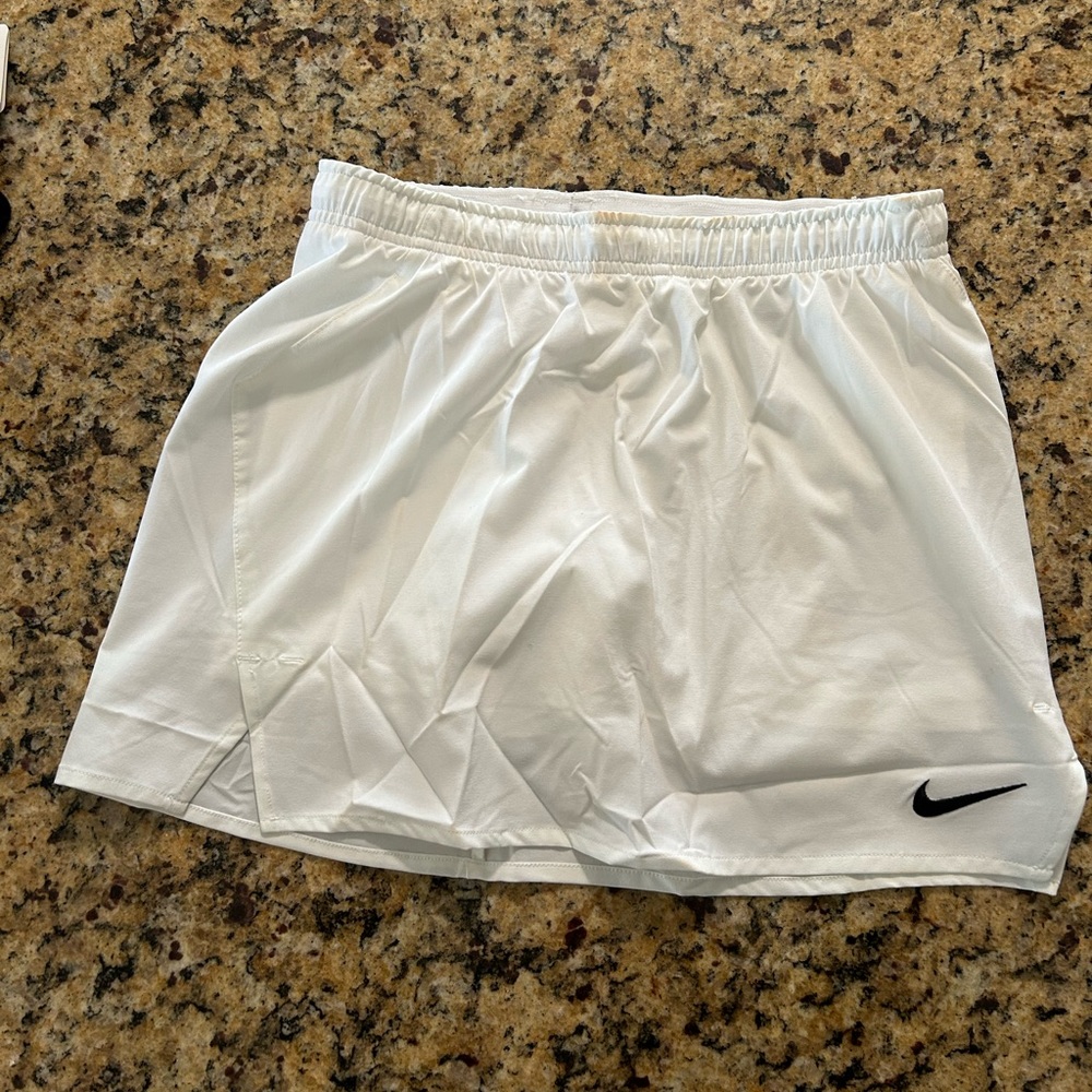 White Nike squirt